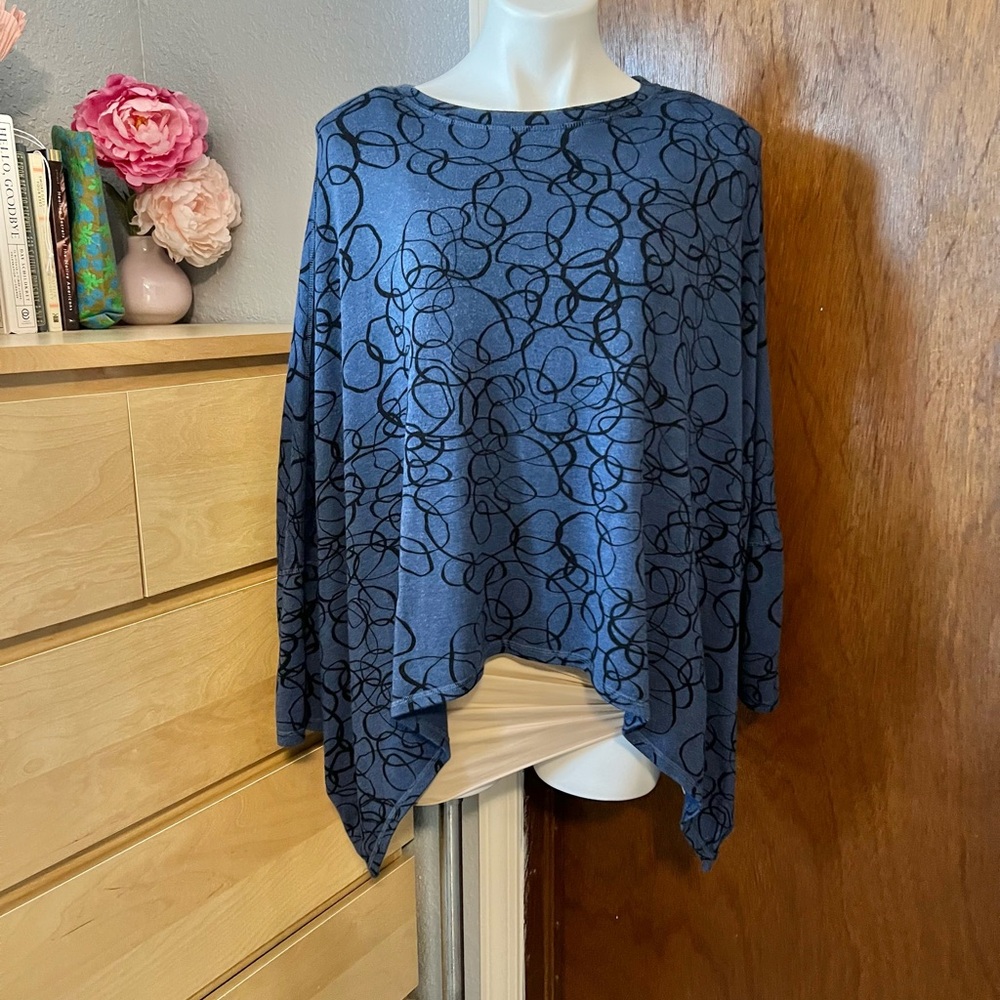 Liv by Habitat One Size Circle Geometric Swing Crop Asymmetrical Oversized Top